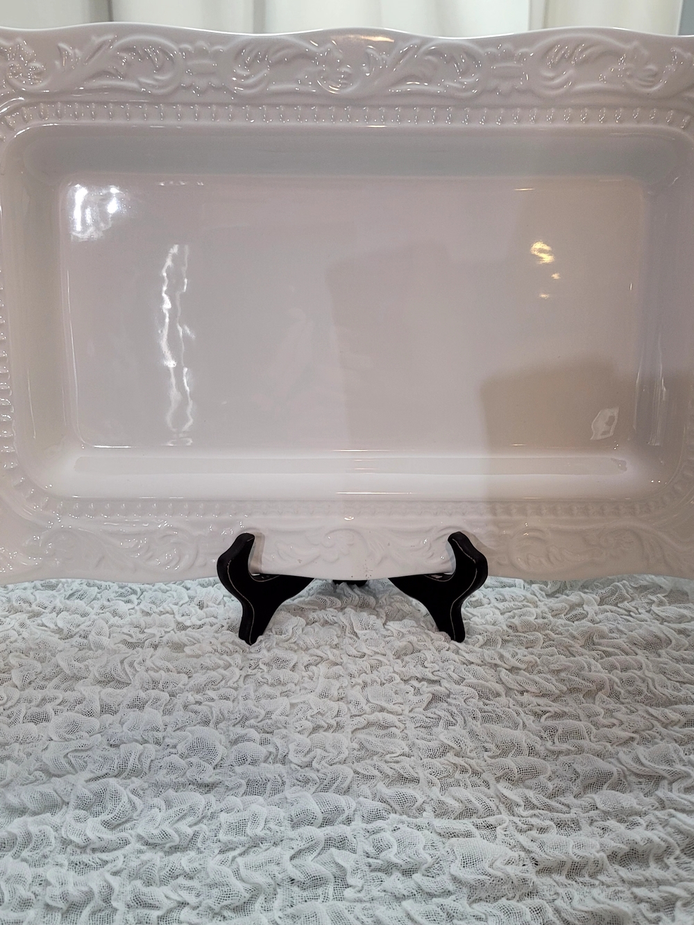 Bella Luxx White Embossed Ceramic Vanity Tray
